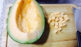 月子里吃哈密瓜怎么吃,科学搭配，营养滋补