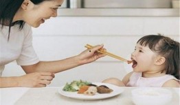 奶奶淡定吃瓜,诠释人生百态